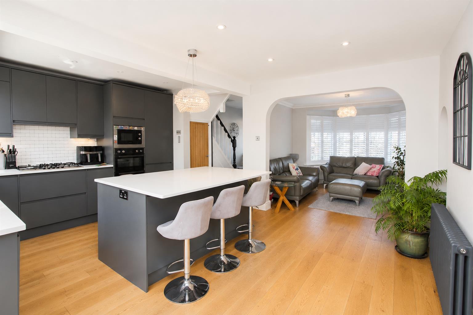 3 bed property in Cardinal Avenue, Morden